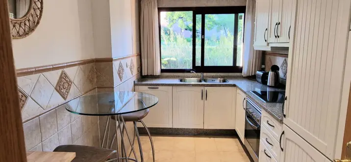 Продажа апартаментов на среднем этаже в Bel Air 4