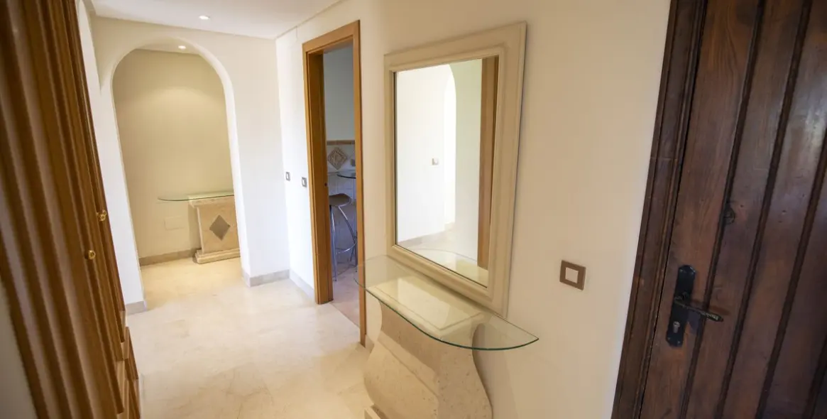 Продажа апартаментов на среднем этаже в Bel Air 6