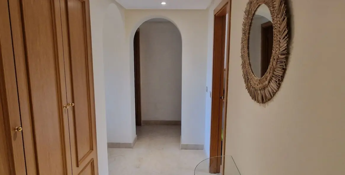 Продажа апартаментов на среднем этаже в Bel Air 7