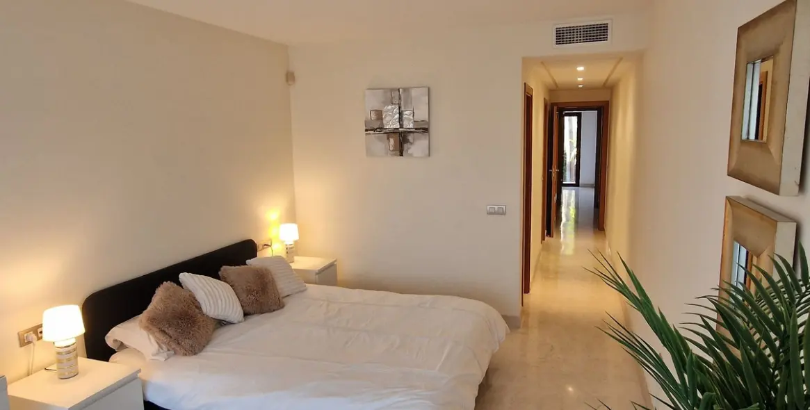 Продажа апартаментов на среднем этаже в Bel Air 13