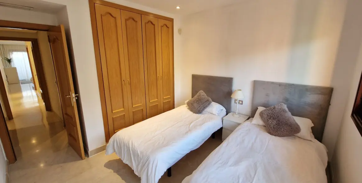 Продажа апартаментов на среднем этаже в Bel Air 14