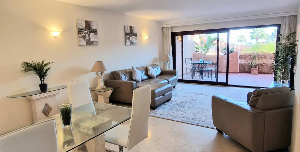 Продажа апартаментов на среднем этаже в Bel Air 15