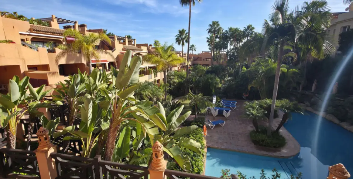 Продажа апартаментов на среднем этаже в Bel Air 16