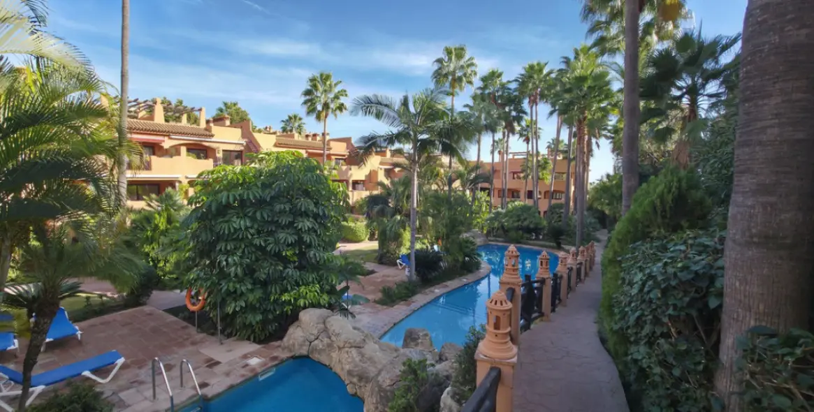 Продажа апартаментов на среднем этаже в Bel Air 17