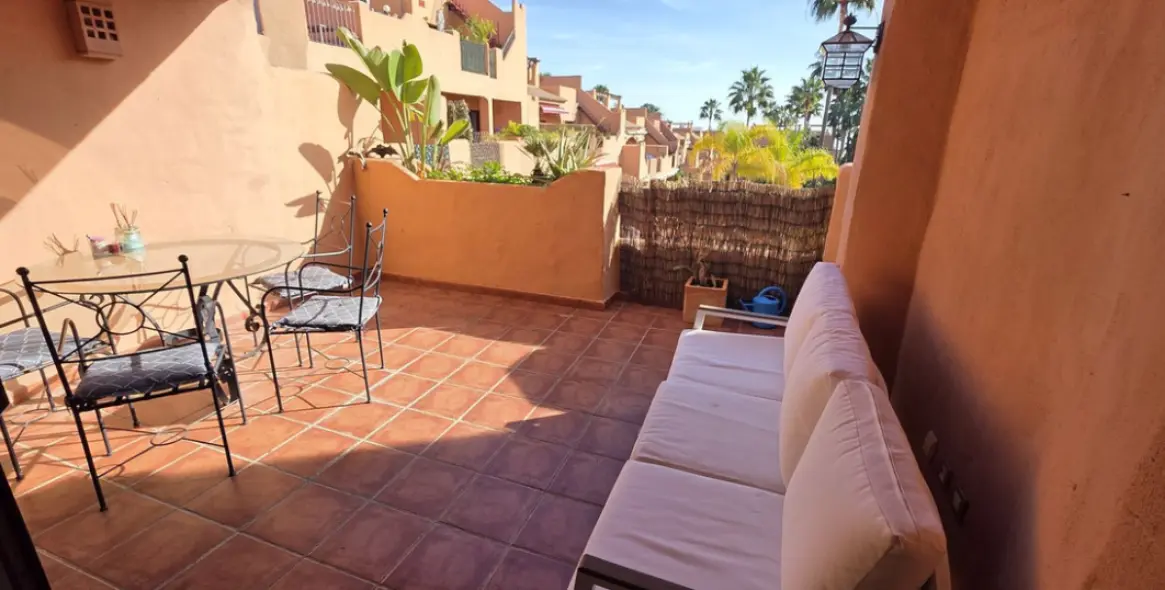 Продажа апартаментов на среднем этаже в Bel Air 19