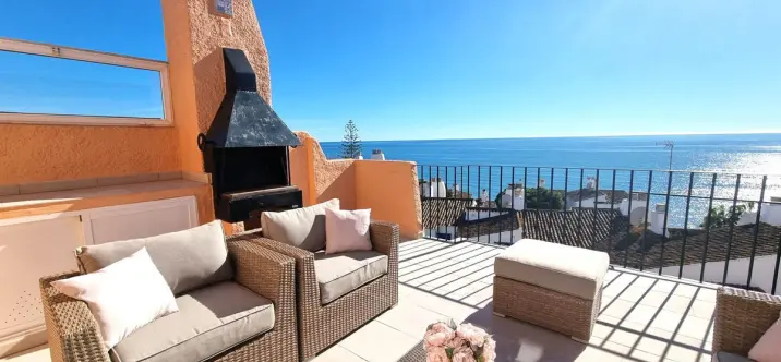 Venta de ático dúplex en Calahonda 0