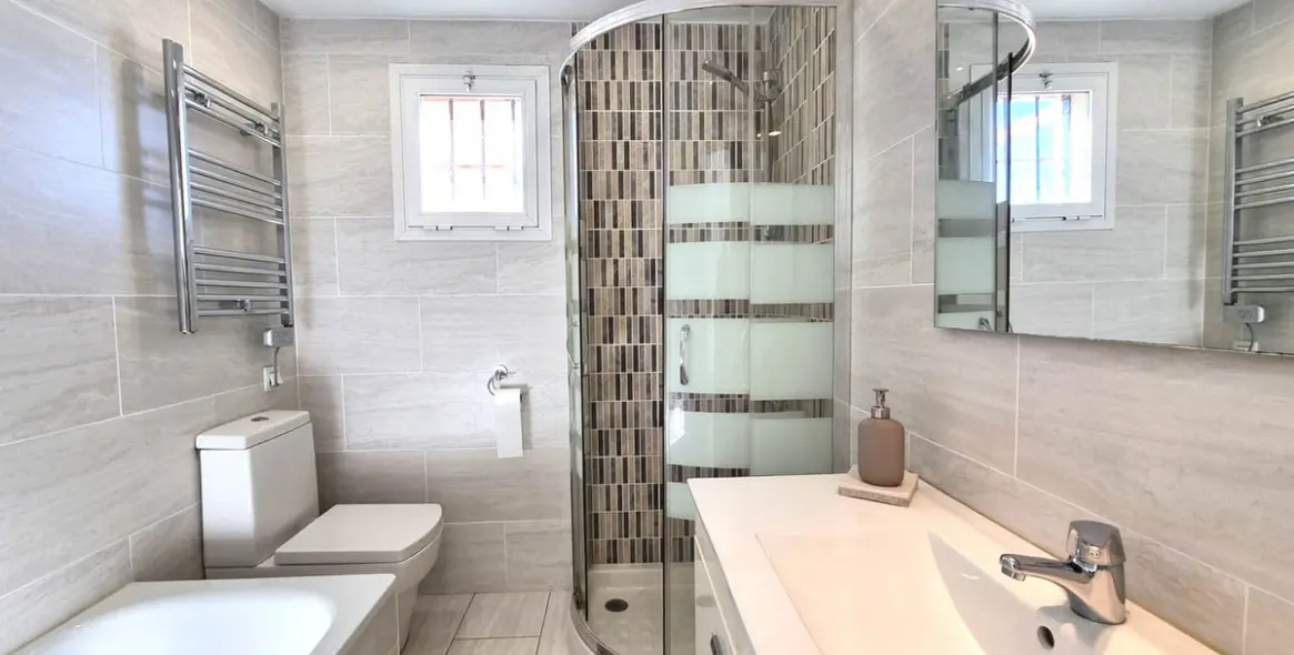 Sale of penthouse duplex in Calahonda 8