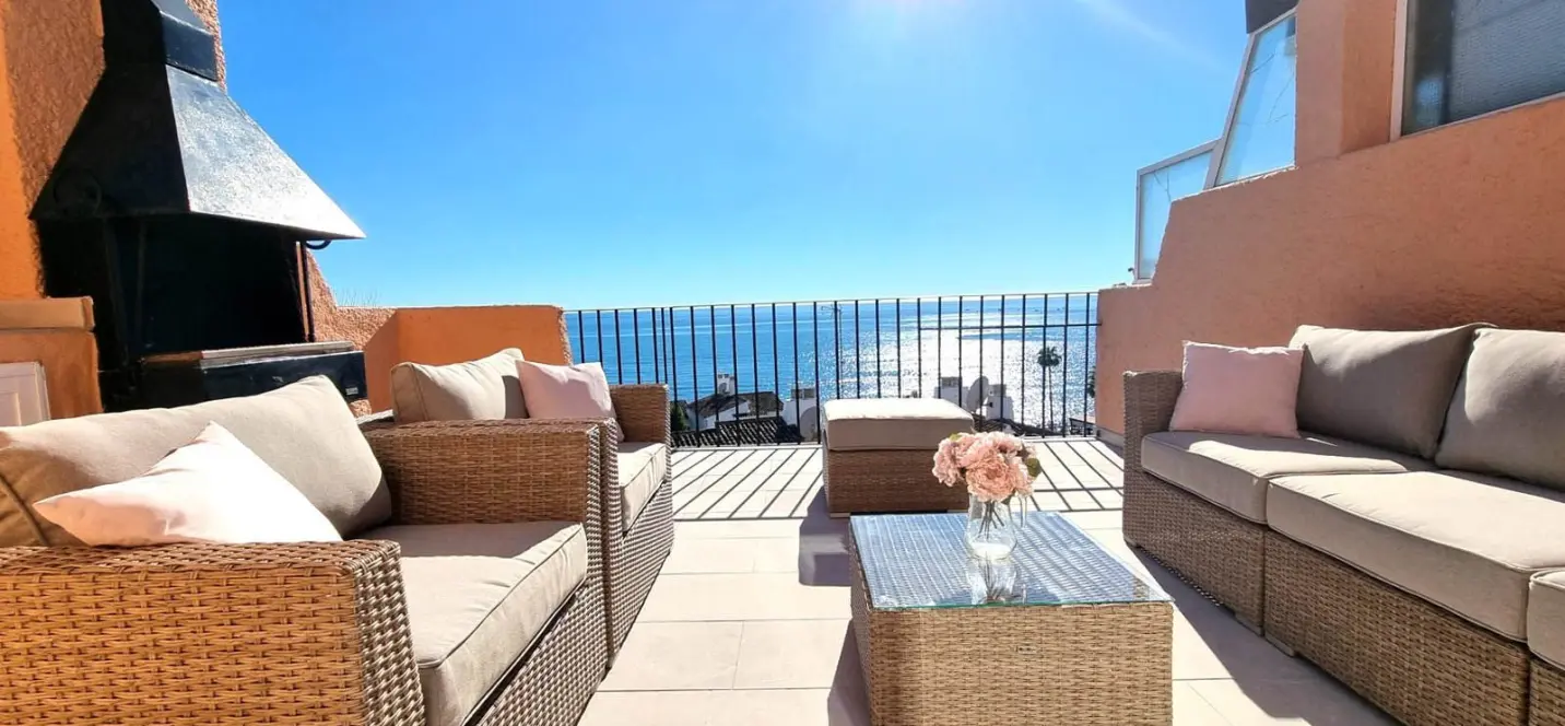 Sale of penthouse duplex in Calahonda 3