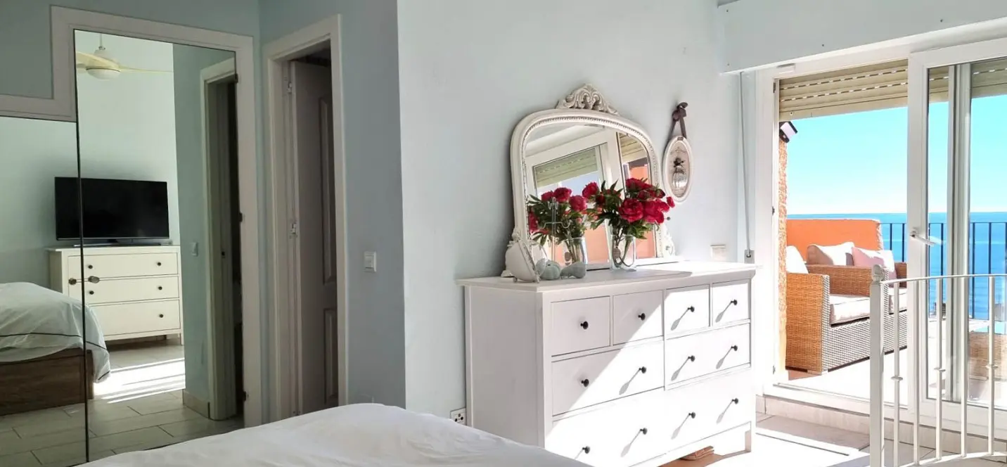Sale of penthouse duplex in Calahonda 4