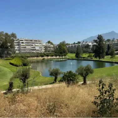 Venta de parcela residencial en Guadalmina Alta
