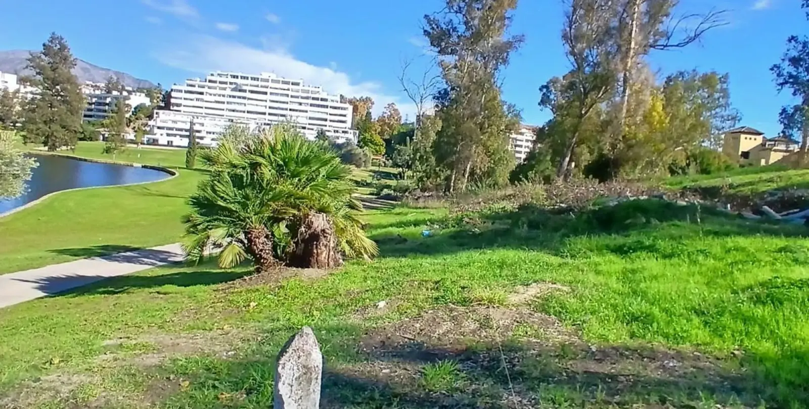 Venta de parcela residencial en Guadalmina Alta 9