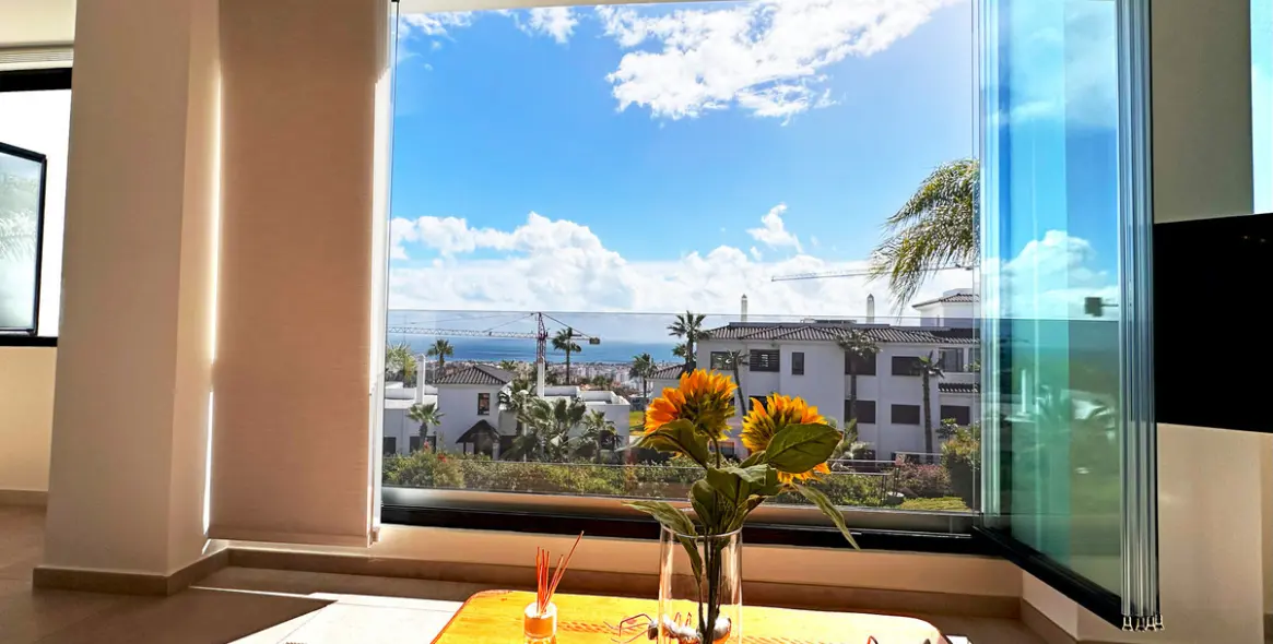 Продажа апартаментов на среднем этаже в Estepona 1