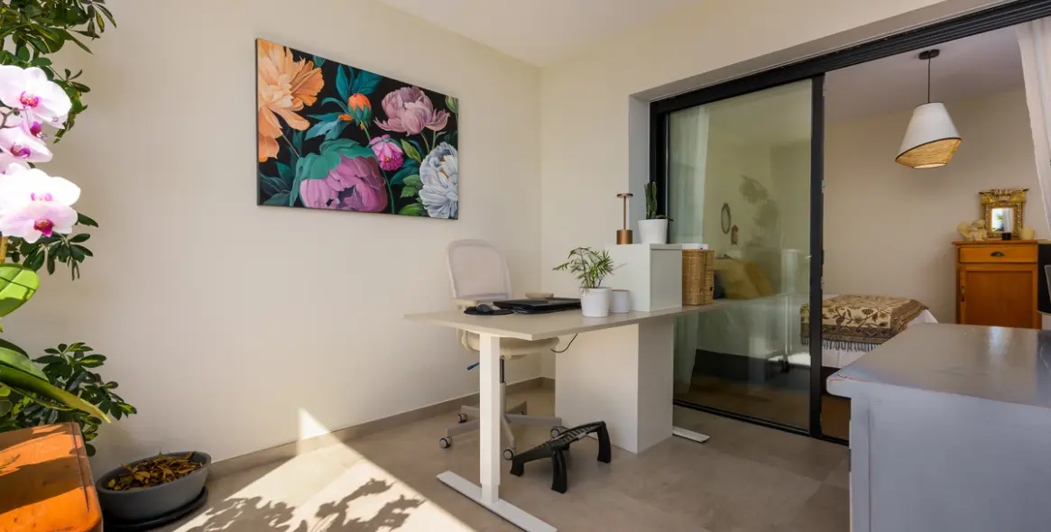 Продажа апартаментов на среднем этаже в Estepona 4