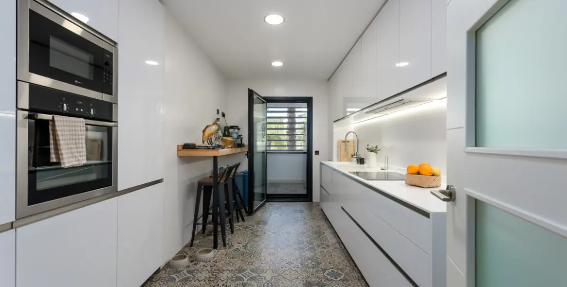 Продажа апартаментов на среднем этаже в Estepona 5