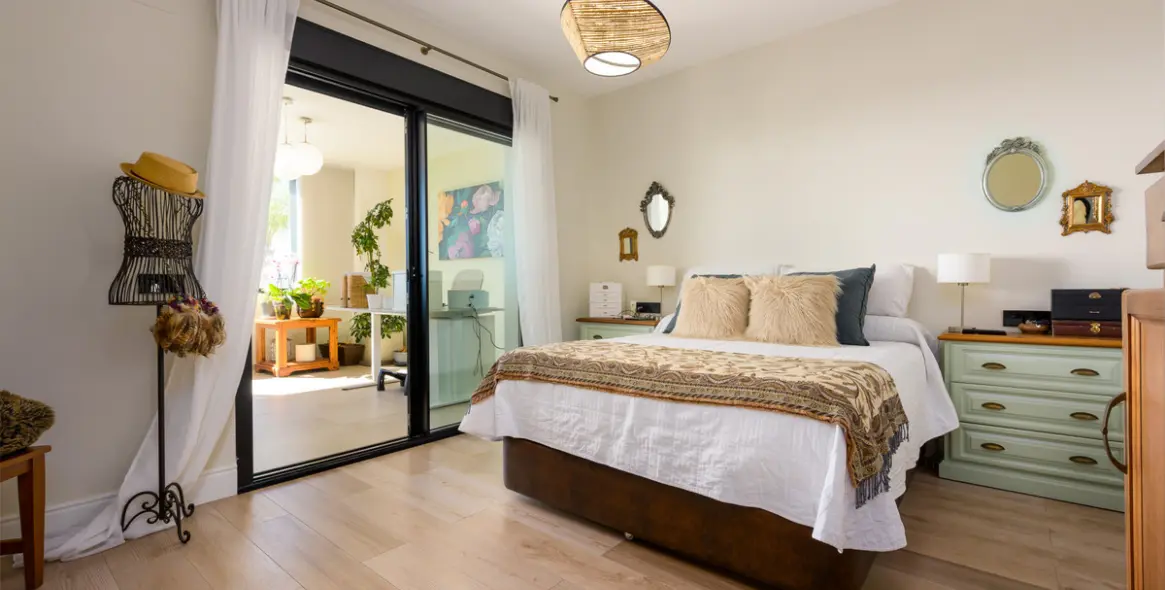 Продажа апартаментов на среднем этаже в Estepona 6