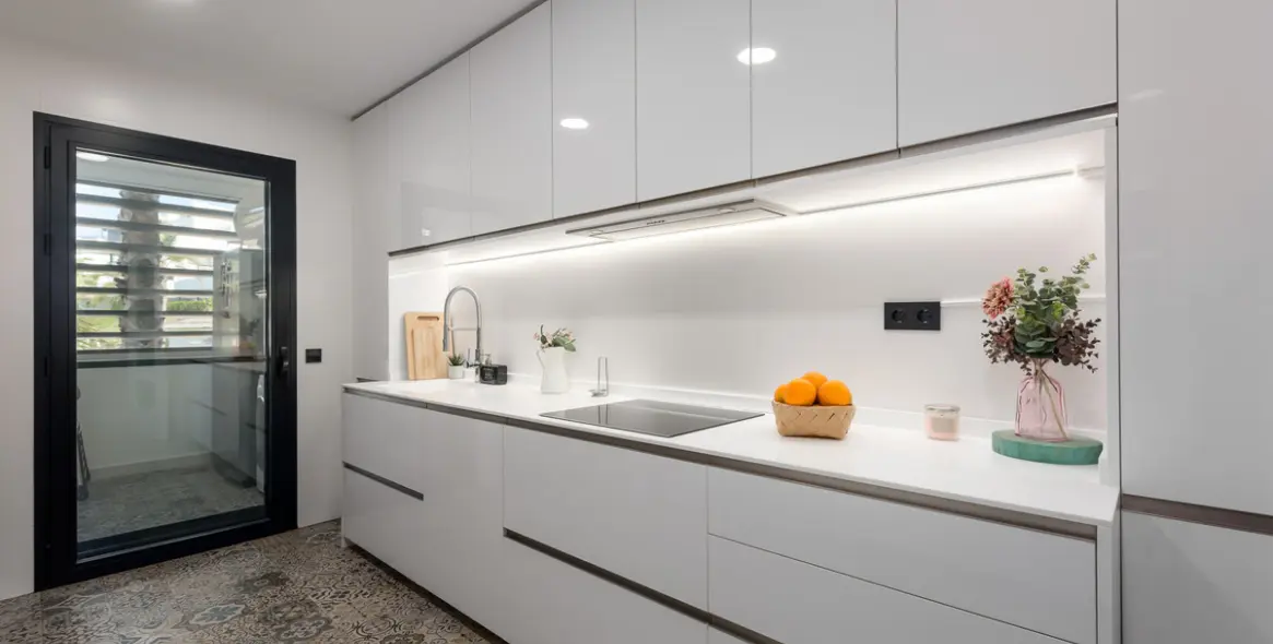 Продажа апартаментов на среднем этаже в Estepona 15