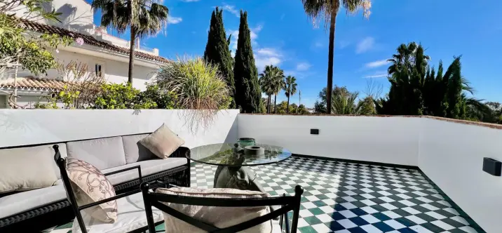 Long-term rent of middle floor apartment in The Golden Mile 0