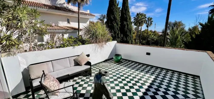 Long-term rent of middle floor apartment in The Golden Mile 1