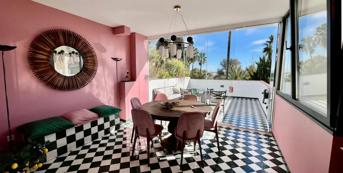 Long-term rent of middle floor apartment in The Golden Mile 4