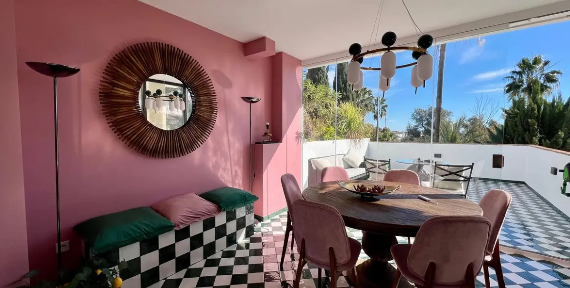 Long-term rent of middle floor apartment in The Golden Mile 6