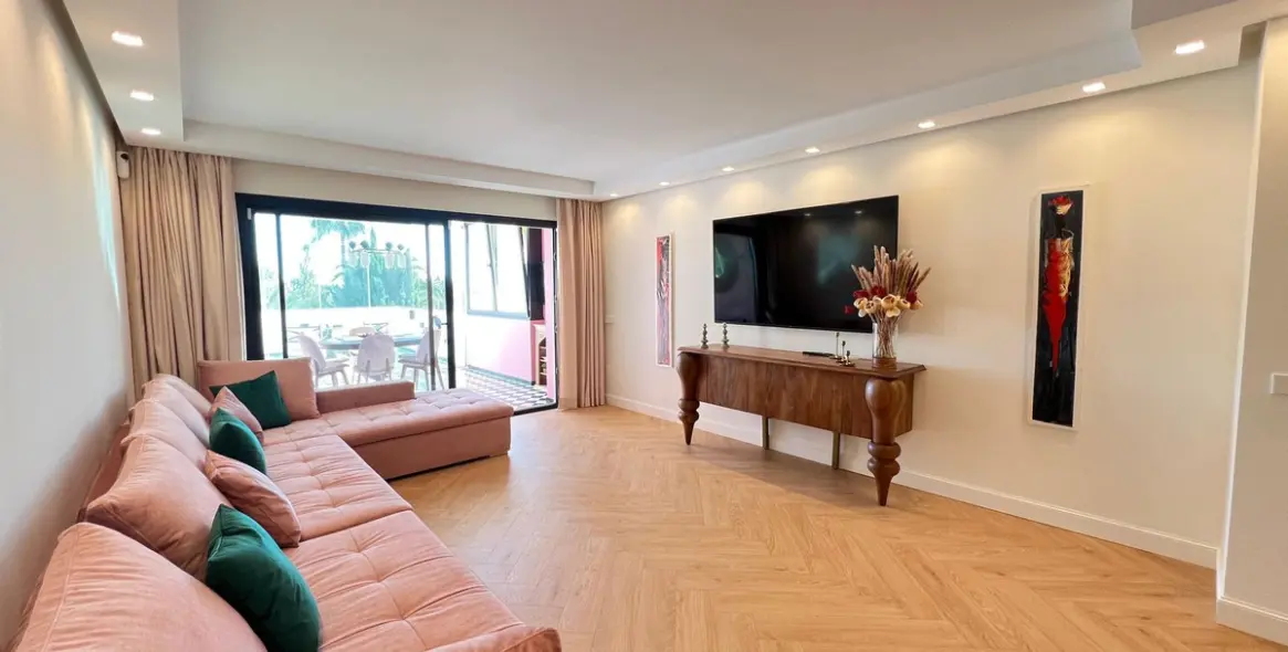 Long-term rent of middle floor apartment in The Golden Mile 8