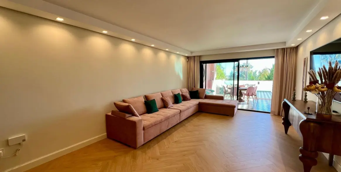 Long-term rent of middle floor apartment in The Golden Mile 10