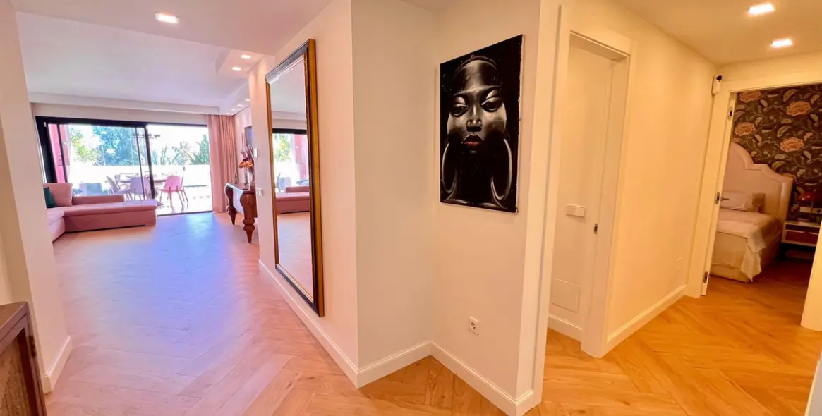 Long-term rent of middle floor apartment in The Golden Mile 12