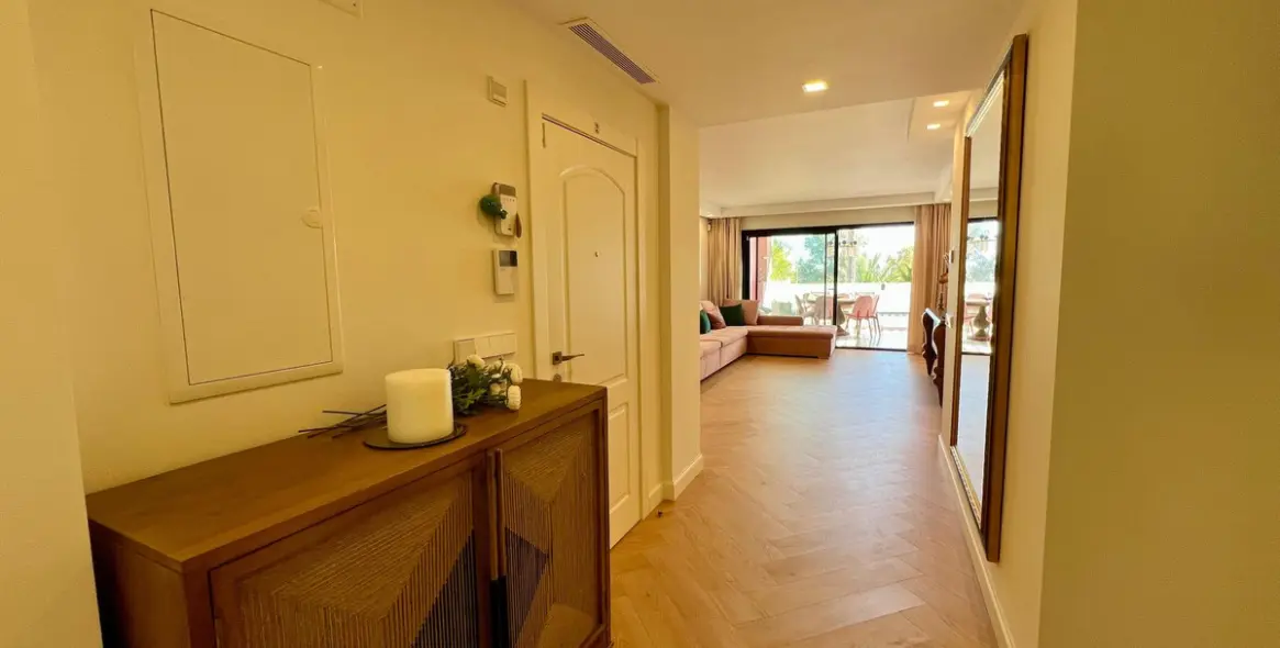 Long-term rent of middle floor apartment in The Golden Mile 13