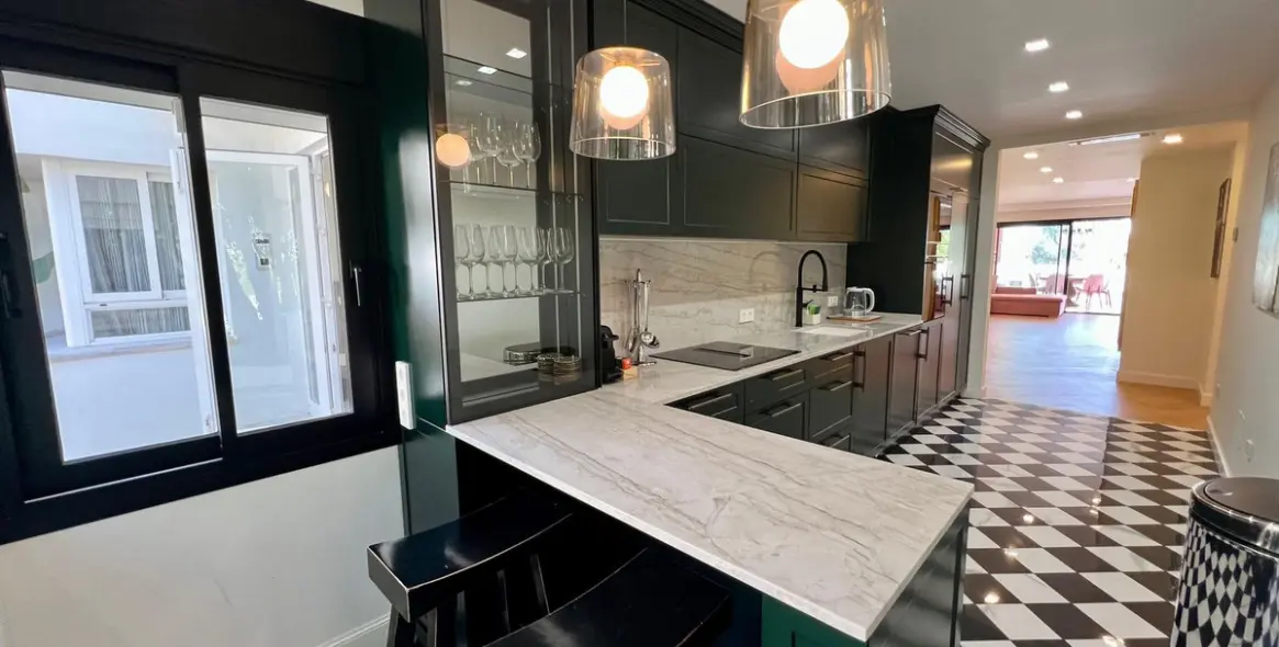 Long-term rent of middle floor apartment in The Golden Mile 15