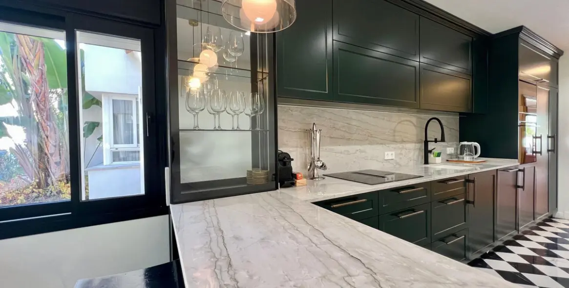 Long-term rent of middle floor apartment in The Golden Mile 16