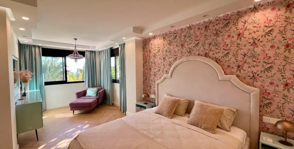 Long-term rent of middle floor apartment in The Golden Mile 18