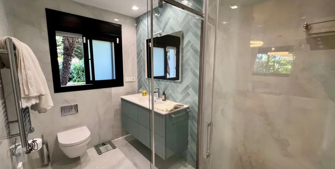 Alquiler a largo plazo de apartamento en planta media en The Golden Mile 32