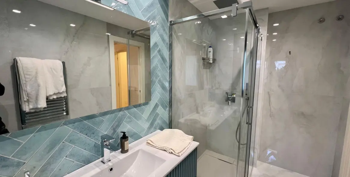 Alquiler a largo plazo de apartamento en planta media en The Golden Mile 33