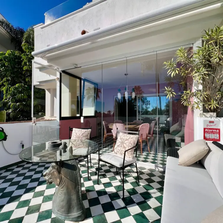 Alquiler a largo plazo de apartamento en planta media en The Golden Mile