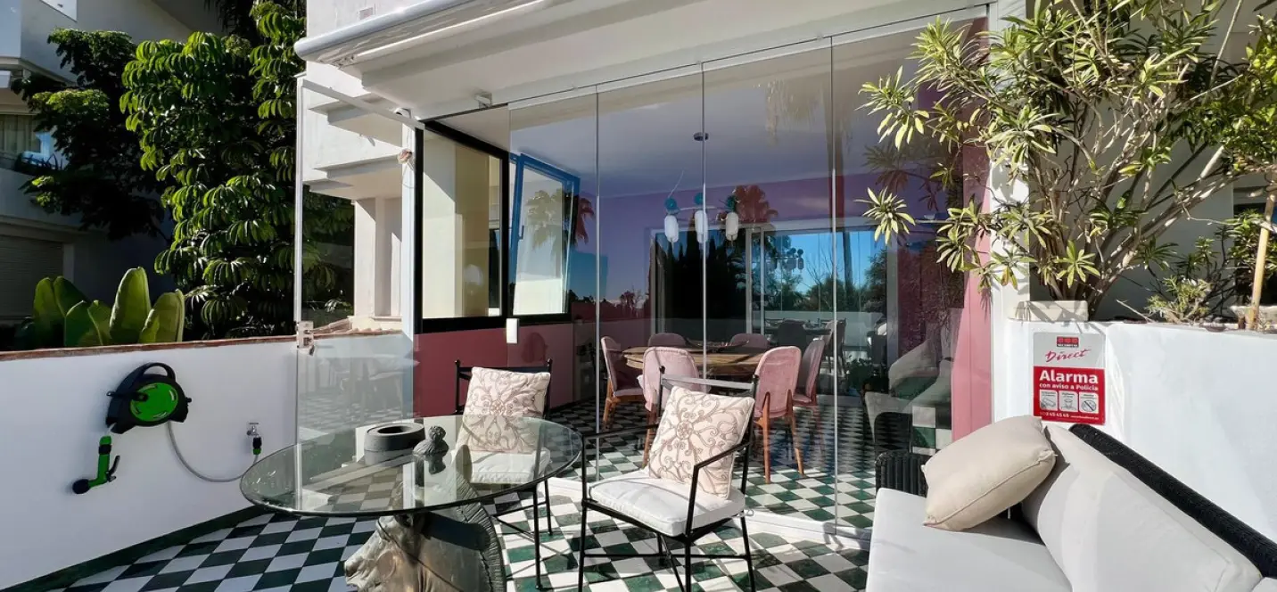 Alquiler a largo plazo de apartamento en planta media en The Golden Mile 0