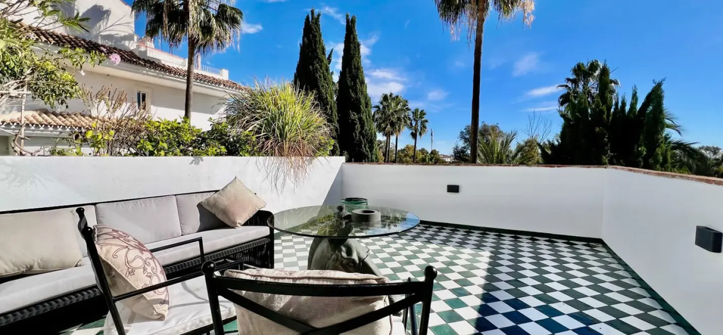 Alquiler a largo plazo de apartamento en planta media en The Golden Mile 1
