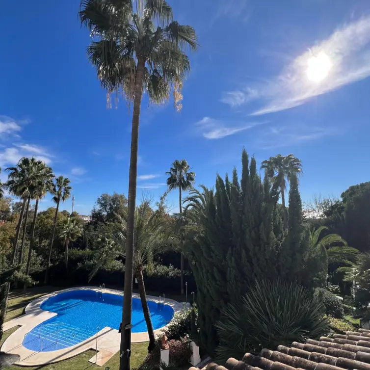 Alquiler a largo plazo de apartamento en planta media en The Golden Mile