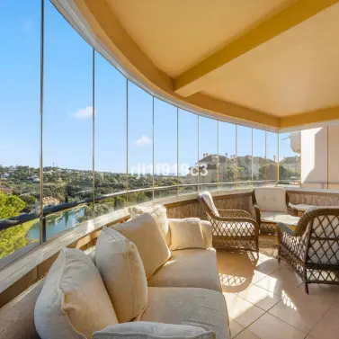 Продажа апартаментов на среднем этаже в Elviria