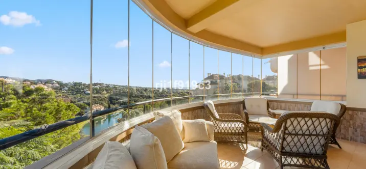 Продажа апартаментов на среднем этаже в Elviria 0