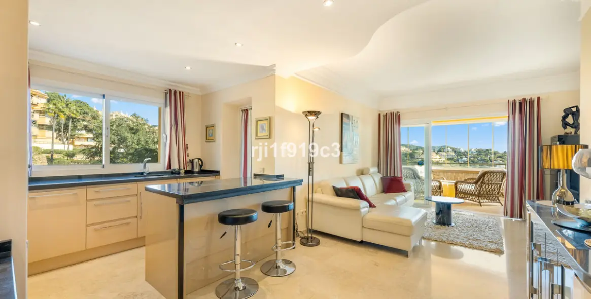 Продажа апартаментов на среднем этаже в Elviria 3