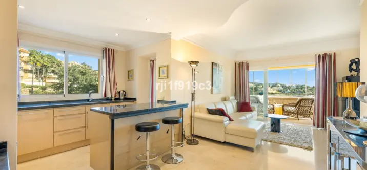 Продажа апартаментов на среднем этаже в Elviria 2