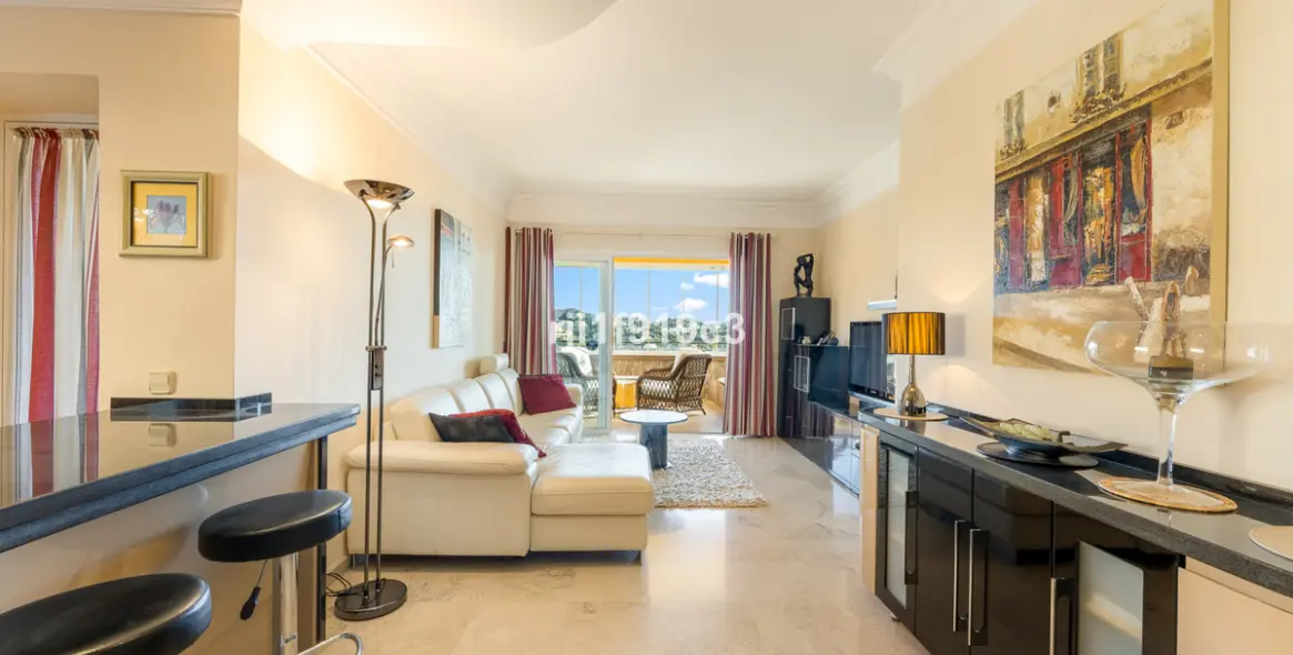 Продажа апартаментов на среднем этаже в Elviria 4