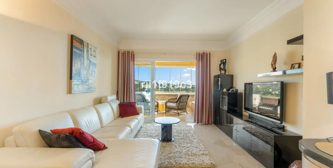 Продажа апартаментов на среднем этаже в Elviria 5