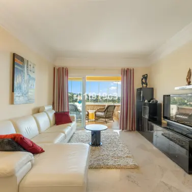 Продажа апартаментов на среднем этаже в Elviria