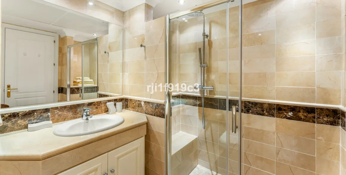 Продажа апартаментов на среднем этаже в Elviria 7