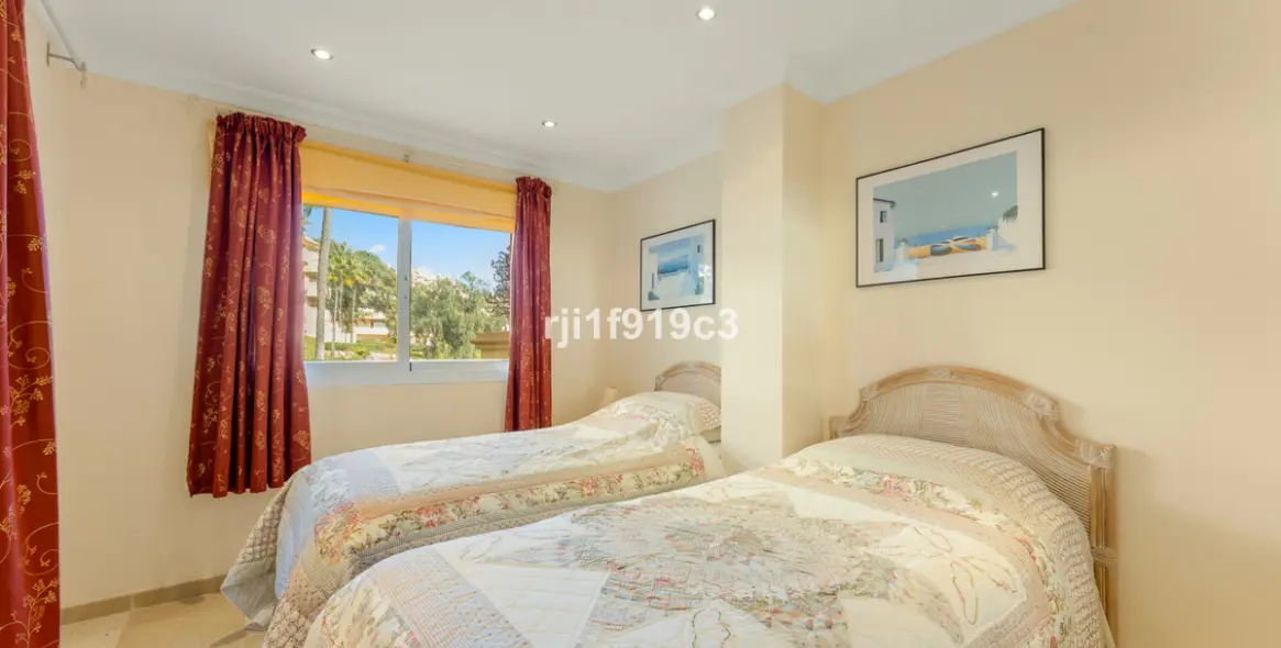 Продажа апартаментов на среднем этаже в Elviria 8