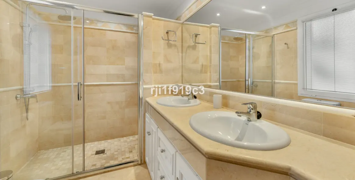 Продажа апартаментов на среднем этаже в Elviria 9