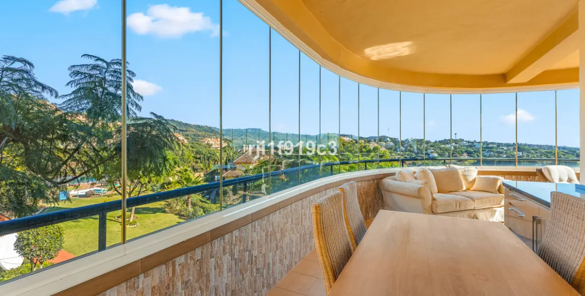 Продажа апартаментов на среднем этаже в Elviria 12