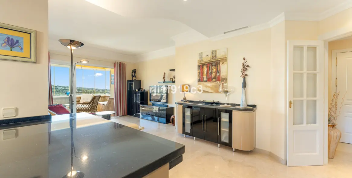 Продажа апартаментов на среднем этаже в Elviria 14