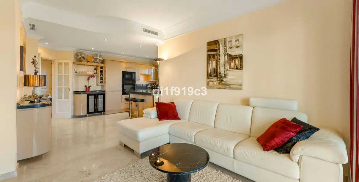 Продажа апартаментов на среднем этаже в Elviria 17